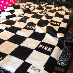 BNWOT VS PINK SHERPA BLANKET
